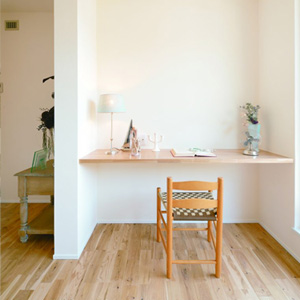 リビングの一角に設けたPCコーナーは、家族みんなで共用することに