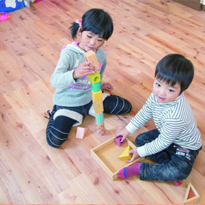 子ども部屋は成長にあわせて、分割する造りに。LDKを経由する周遊動線が、楽しさと家族のつながりを育む